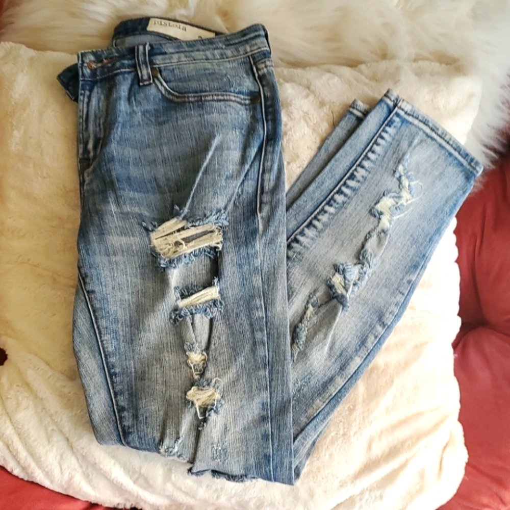 Destroyed Jeans